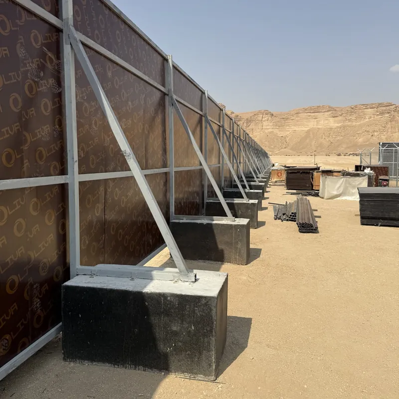 سور مشروع على هيكل حديد مجلفن وقواعد خرسانية